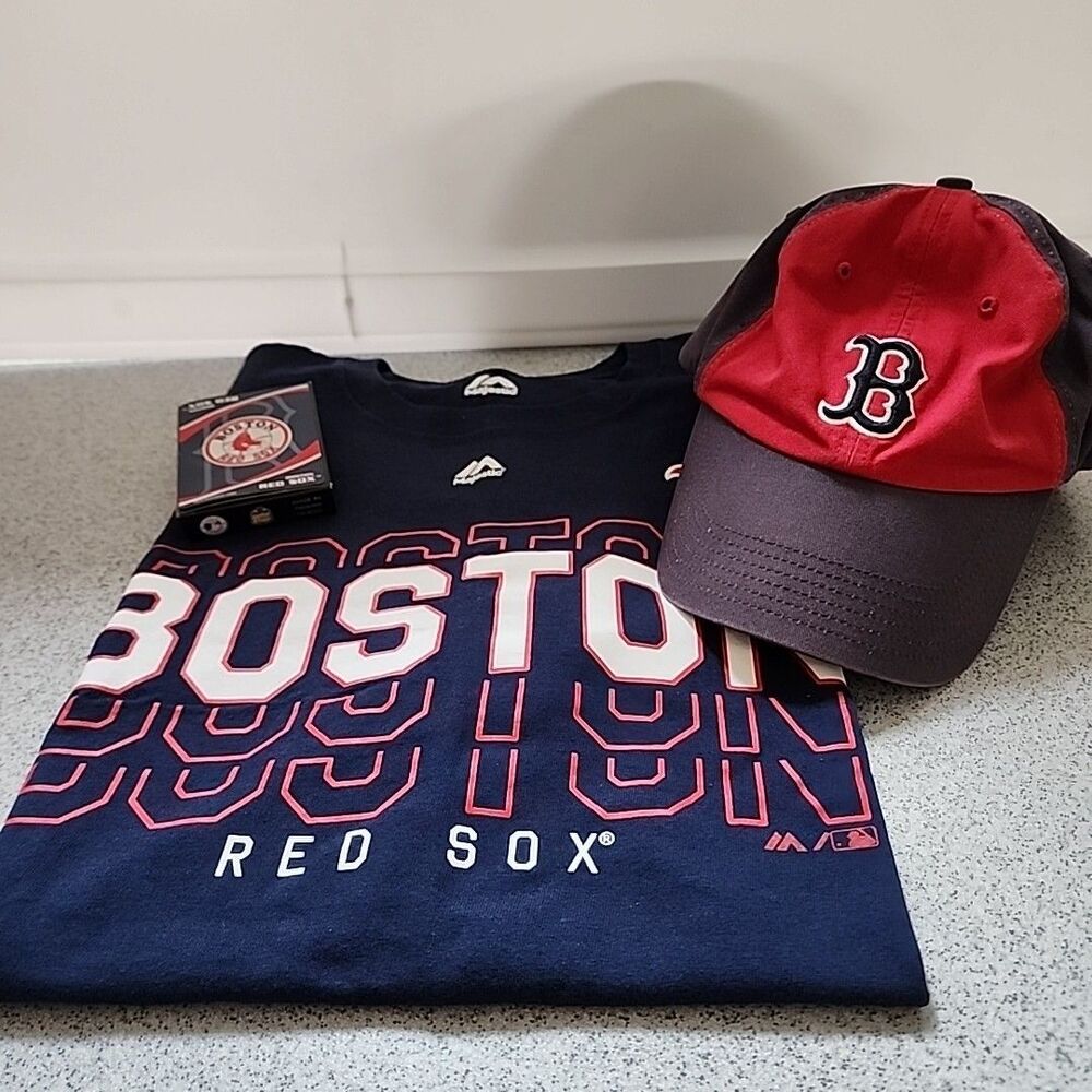 BOSTON RED SOX ***LOT*** T-shirt (Size L), Baseball Cap & Playing Cards